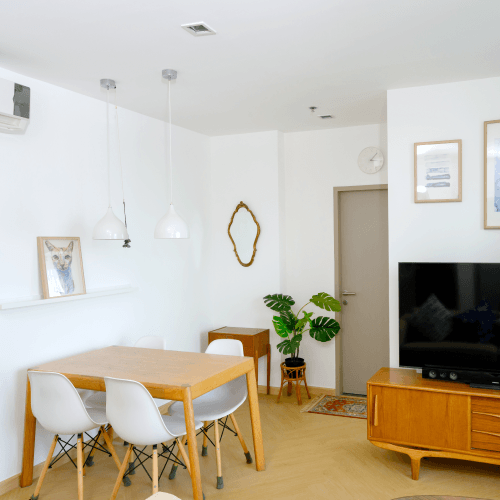 พื้นที่ภายในที่มีต้นไม้สีเขียว