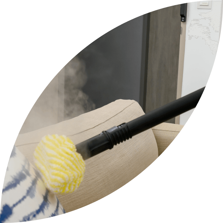 การทำความสะอาดโซฟาด้วยเครื่องดูดฝุ่น