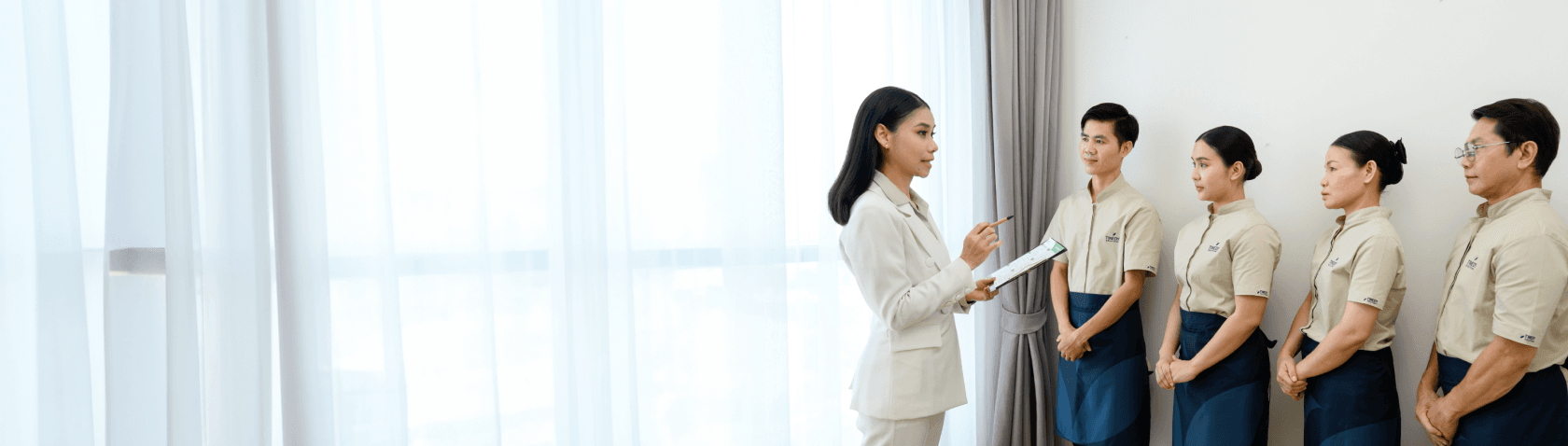 ทีมงานกำลังวางแผนงานบริการ